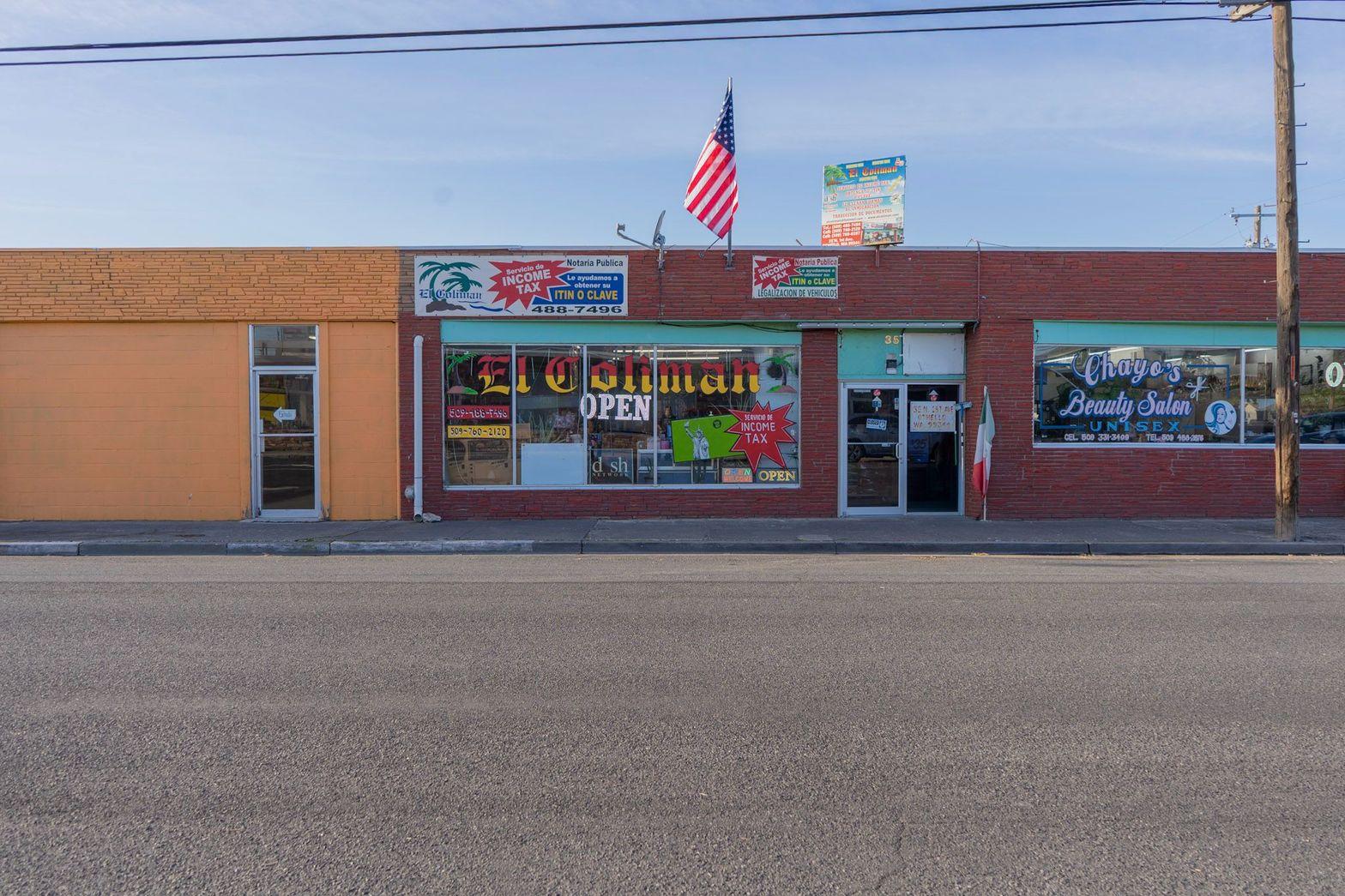 Letrero de servicios de impuestos